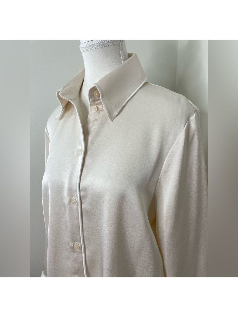 NWT H&M Satin Button Down Blouse M - Picture 3 of 13
